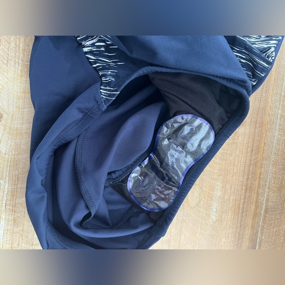 New Miraclesuit Temptress One Piece in Silver Shores Size 12 - Picture 9 of 11